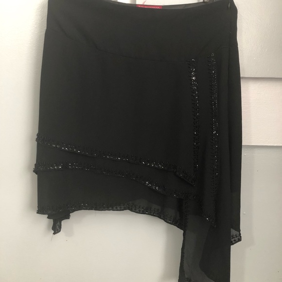 Super cute unique skirt size 11 runs small (closer to sz 10 ,just above the knee - Picture 1 of 3